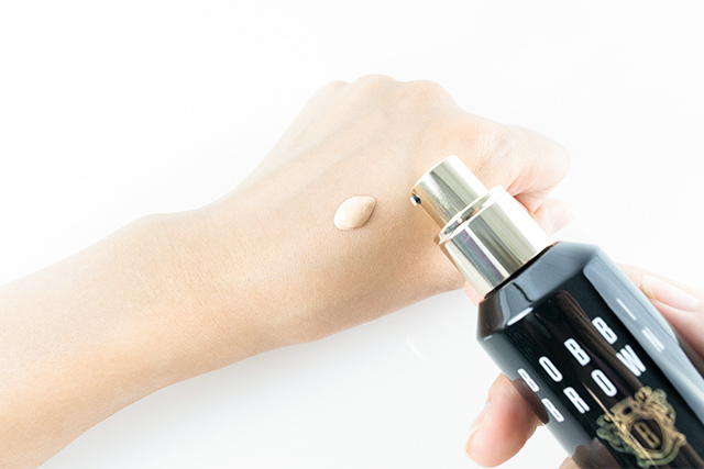 インテンシブ スキン セラム ファンデーション SPF 40 (PA++++)を体験