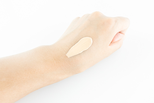 長時間たっても肌に密着して崩れにくい