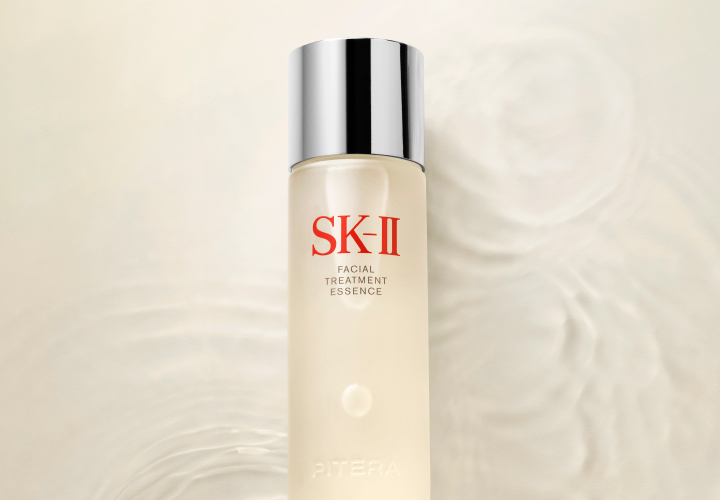 SK-IIの名品ピテラ™エッセンスで、明るく透明感のあるクリアな素肌へ