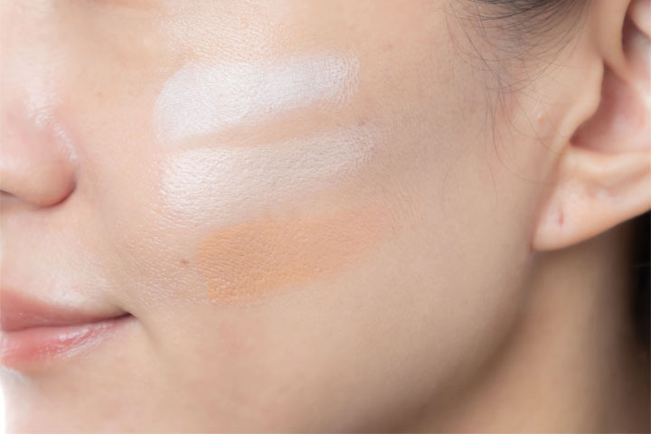 なめらかに伸びてピタッと密着。厚塗り感のない仕上がりに