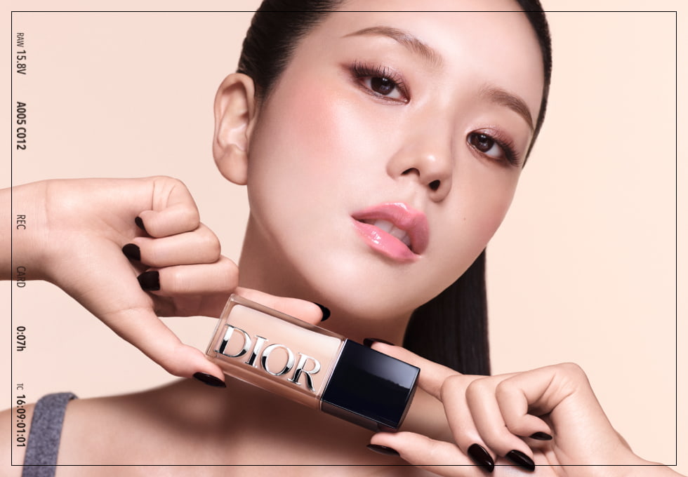 近づくほどに圧倒的な美しさへ 新生ディオール フォーエヴァー