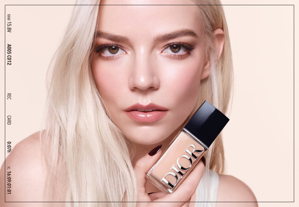 肌印象を格上げする、ツヤによるスキンケアカバーという新発想