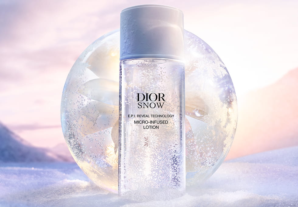 肌奥深く*1のシミ生成経路を断つ*2薬用美白*2ローション。雪のような透明感を叶え、明るい印象へ