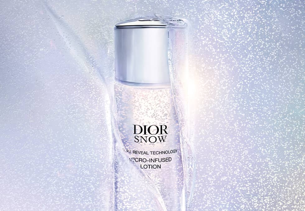 雪のようにピュアな透明感があふれる肌へ導くローション