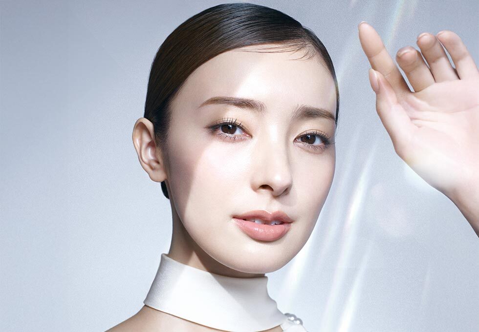 肌のガラス粒子*6に着目、自ら輝くような透明感ある肌へ
