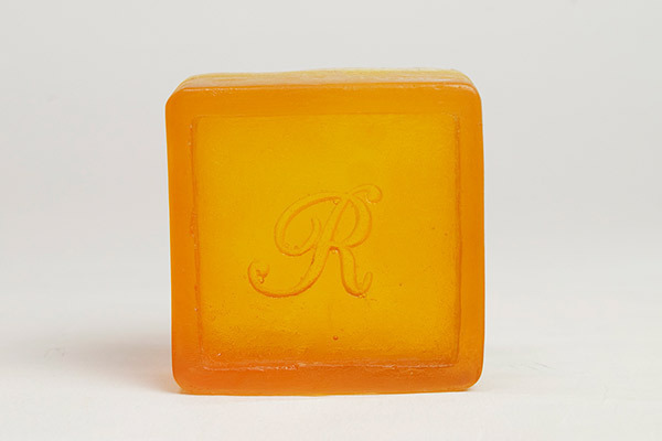 プロポリス入り蜂蜜石鹸 ローズ / 100g / 本体 / ハチミツの香り 1