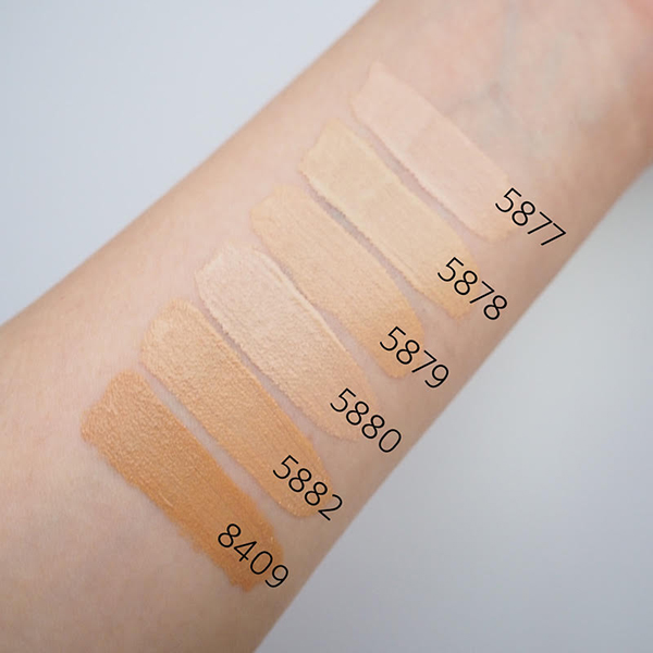 ナチュラルラディアント ロングウェア クッションファンデーション / SPF50 / PA+++ / 5880(ピンクとイエローのバランスのとれた明るめの肌色) / レフィル 1