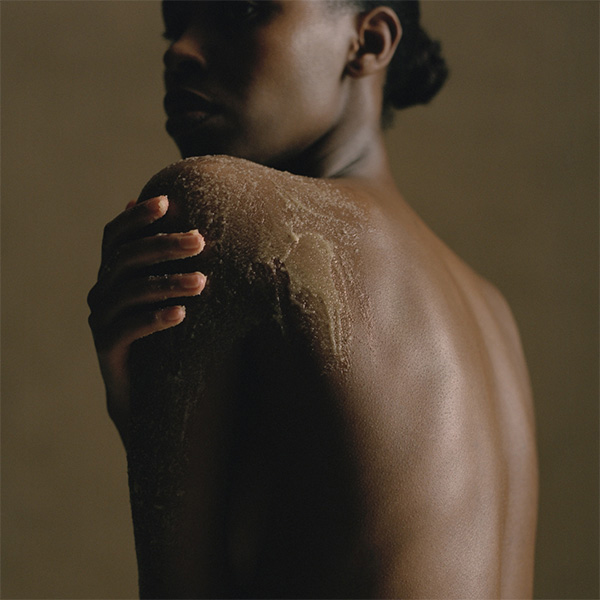 イルミネート ボディ トリートメント スクラブ / 200mL 1