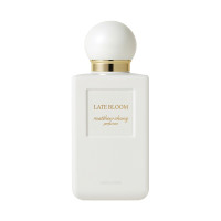 レイト ブルーム ボディローション / 本体、箱 / 290mL / みずみずしい潤いとべたつかないテクスチャー / 朝日が差し込むローズガーデンを思い起こさせる香り