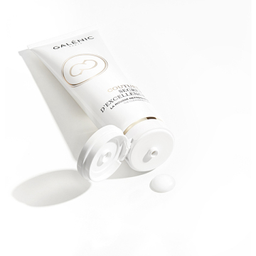 クチュール・スクレ・デクセランス ザ・クレンジングフォーム 02