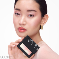復刻再販】ライトリフレクティング プリズマティックパウダー / NARS