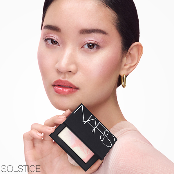 NARS2024 お正月限定パウダー新品未使用^_^ 本日発売／新年限定パッケージのNARSベストセラーアイテムが登場