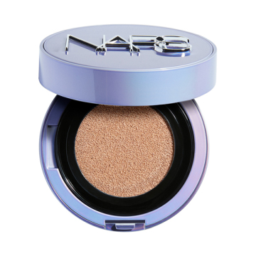 コズミック ライトリフレクティング セラムクッションファンデーション ケース 02