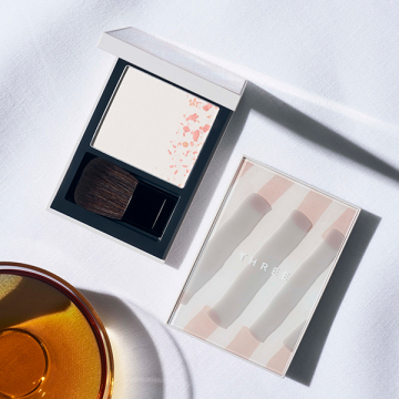 セイクリッドスペース フェイスパウダー 04