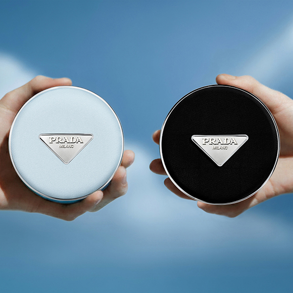 新品　PRADA 限定色ブルーパッケージ　クッションファンデーション　未開封 プラダ メッシュ クッション(限定パッケージ) / プラダ ビューティ