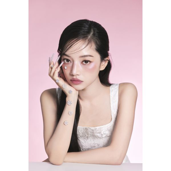 パウダー ブラッシュ ブルーム / DAISY DOLL by MARY QUANT(パウダー