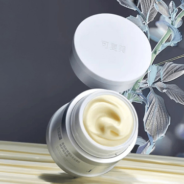 コラーゲンリペアエッセンスクリーム 04