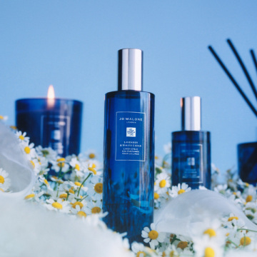 ラベンダー & ホワイト シダー リネン スプレー 02