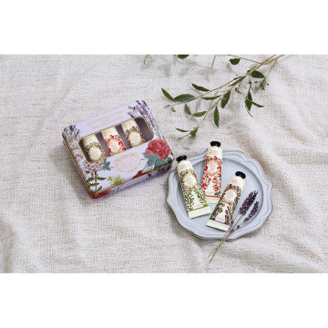 エッセンシャルズハンドケアギフトセット 04