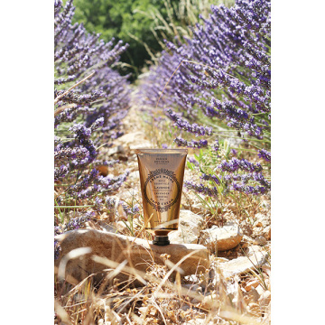 エッセンシャルズハンドクリーム 04