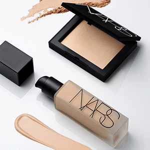 テカリを抑えて崩れない。透明感のあるクリーンな肌へ